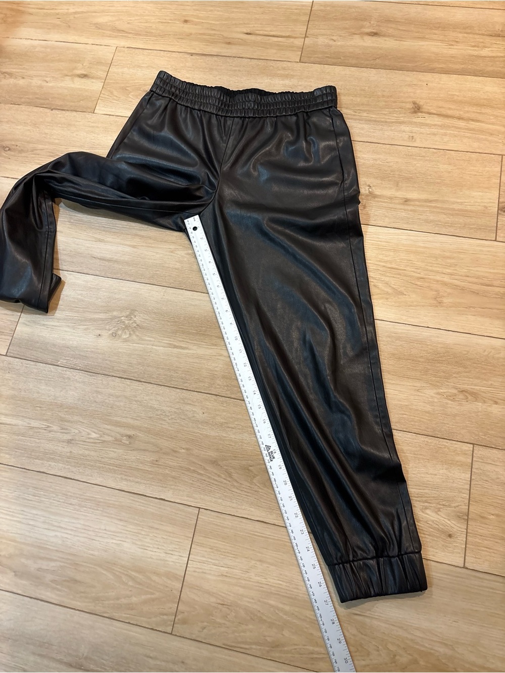 Alice + Olivia classics Pete jogger vegan faux leather pants medium m - Picture 11 of 11